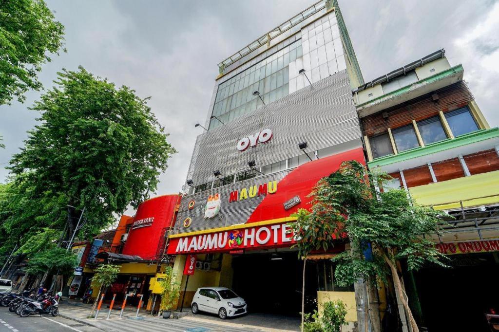 Oyo 235 Maumu Hotel & Lounge Сурабая Екстер'єр фото