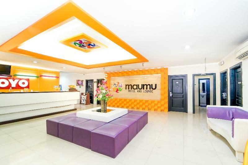 Oyo 235 Maumu Hotel & Lounge Сурабая Екстер'єр фото