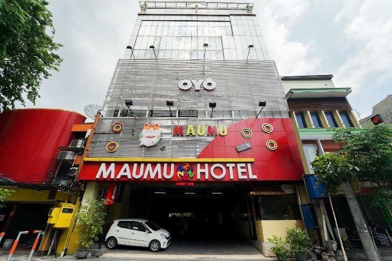 Oyo 235 Maumu Hotel & Lounge Сурабая Екстер'єр фото