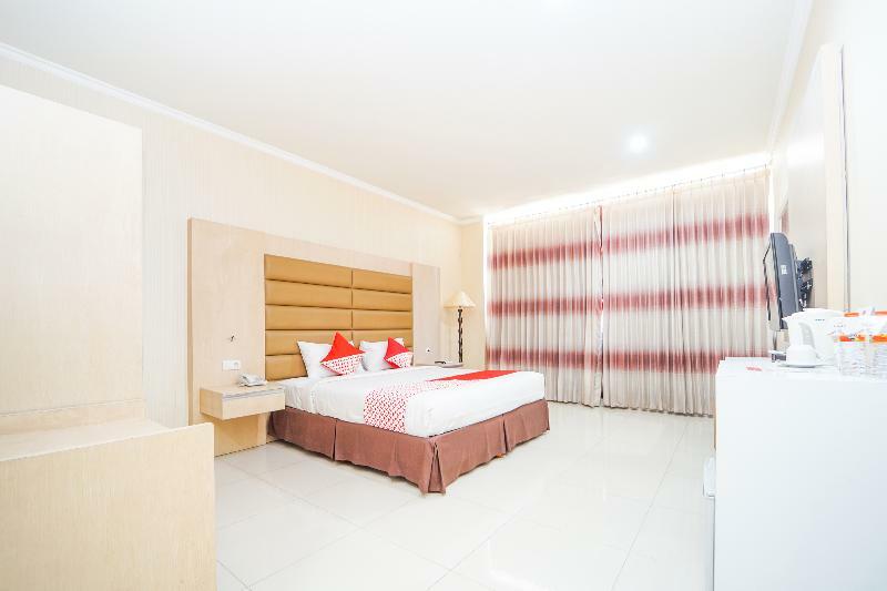 Oyo 235 Maumu Hotel & Lounge Сурабая Екстер'єр фото