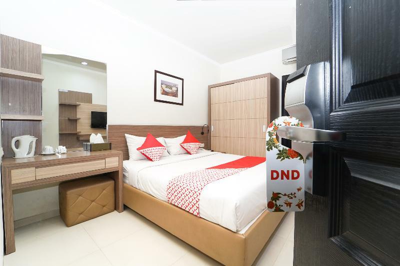 Oyo 235 Maumu Hotel & Lounge Сурабая Екстер'єр фото
