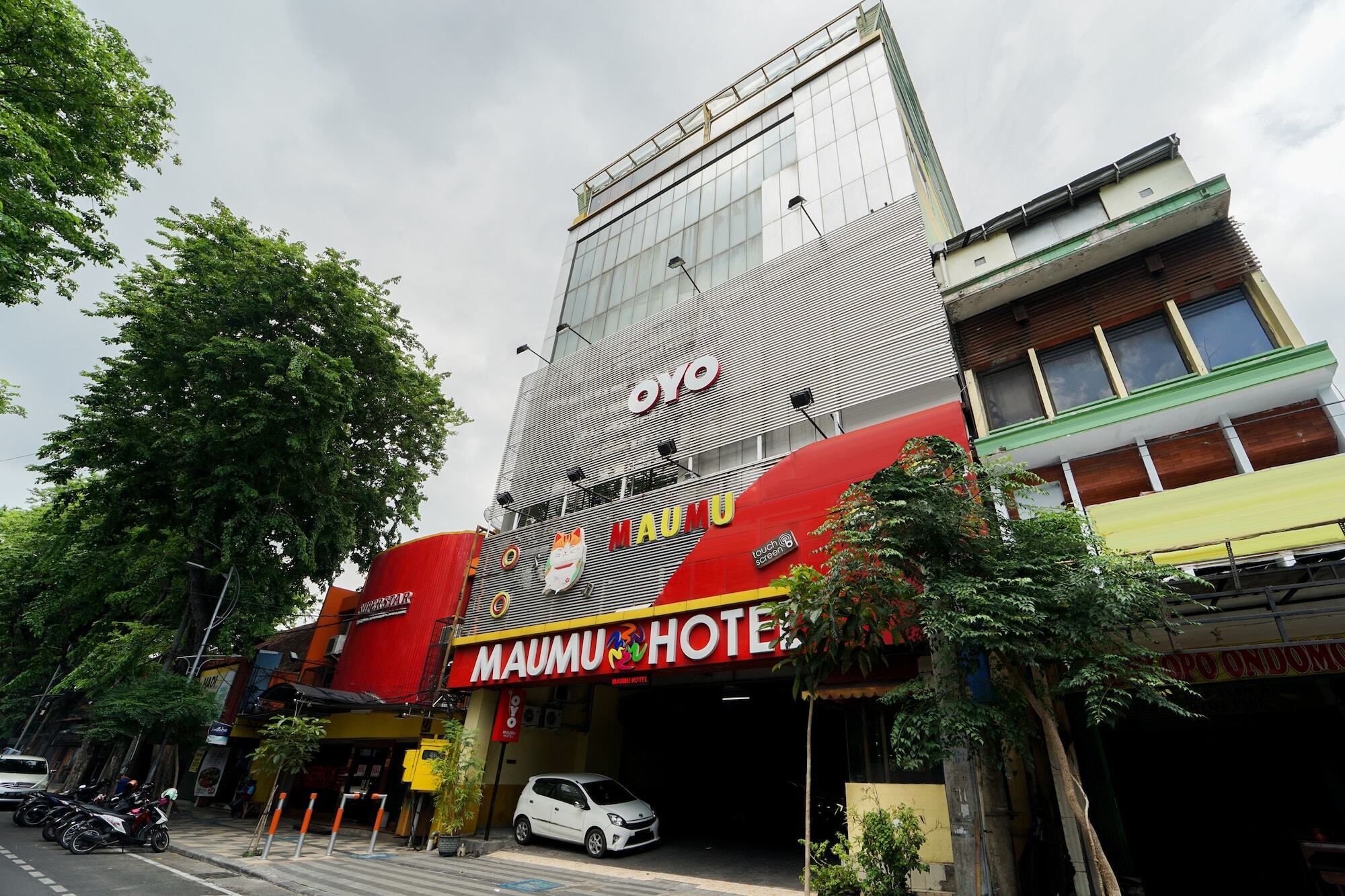 Oyo 235 Maumu Hotel & Lounge Сурабая Екстер'єр фото